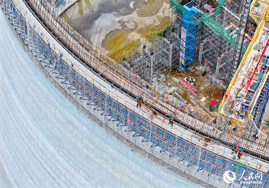 九江市湖口縣高新技術產業園區的一家火力發電廠二期2×1000MW項目建設點施工火熱。人民網 朱海鵬攝