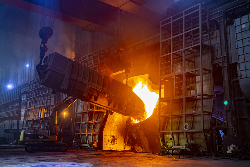 方大九鋼的生產車間。張玉攝