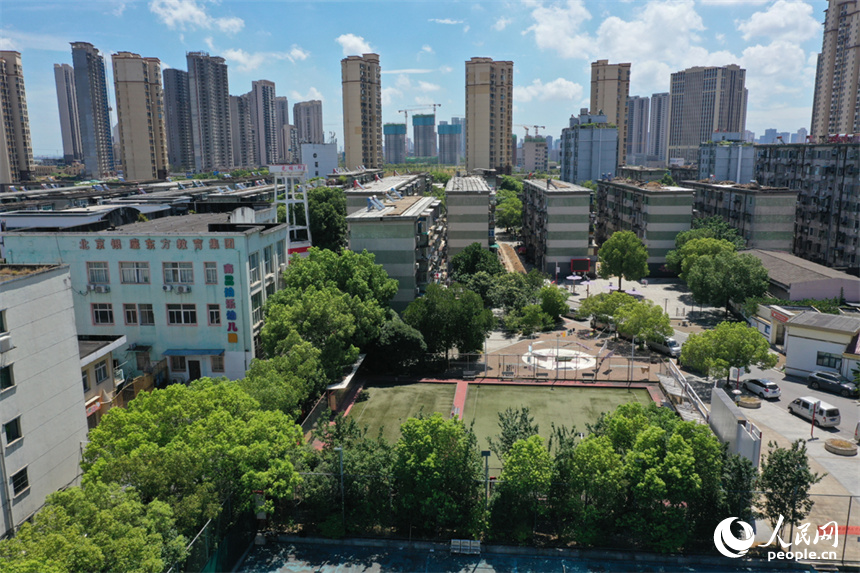 航拍鏡頭下的南昌市東湖區光明社區。人民網記者 時雨攝