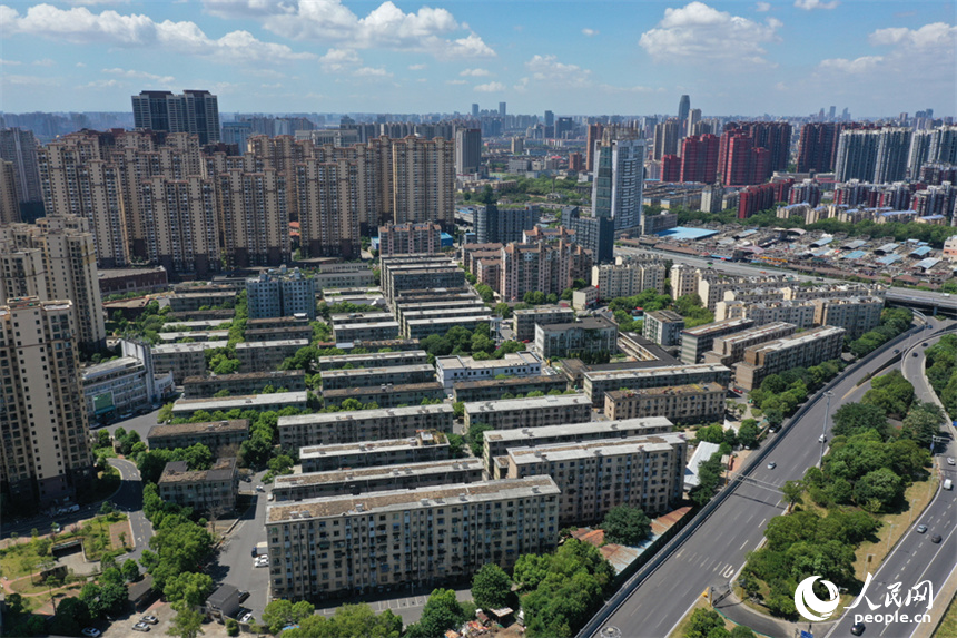 航拍鏡頭下的南昌市東湖區光明社區。人民網記者 時雨攝