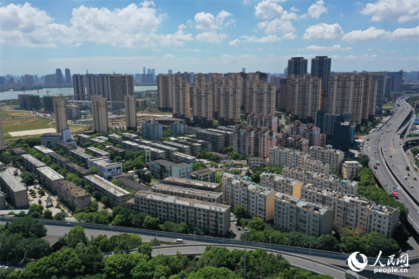 航拍鏡頭下的南昌市東湖區光明社區。人民網記者 時雨攝