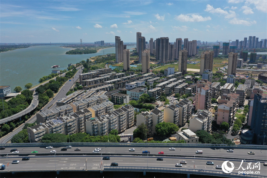 航拍鏡頭下的南昌市東湖區光明社區。人民網記者 時雨攝