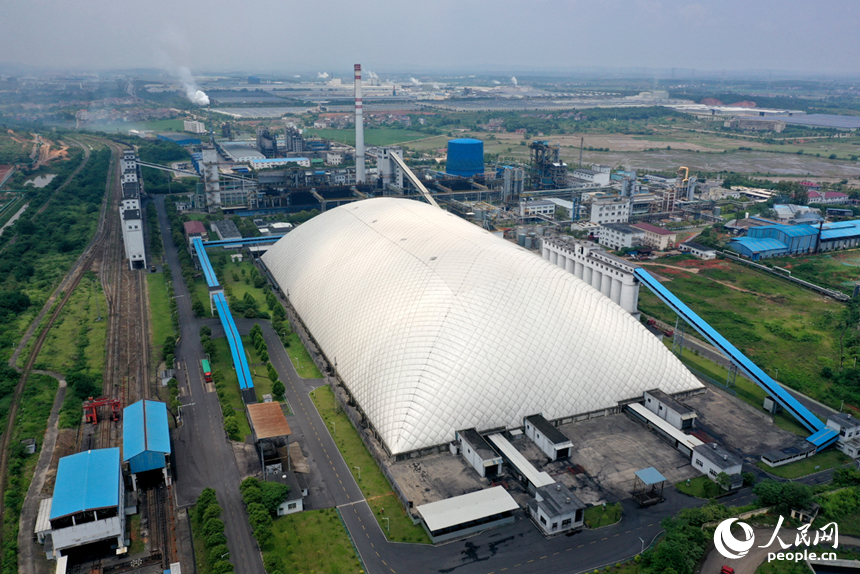航拍鏡頭下的江西省豐城新高焦化生產廠區。人民網記者 時雨攝