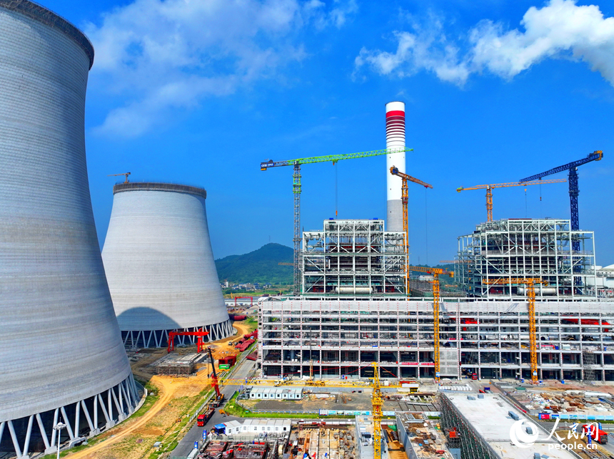 九江市湖口縣高新技術產業園區的一家火力發電廠二期2×1000MW項目正在建設中。朱海鵬攝
