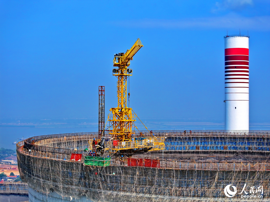 九江市湖口縣高新技術產業園區的一家火力發電廠二期2×1000MW項目正在建設中。朱海鵬攝