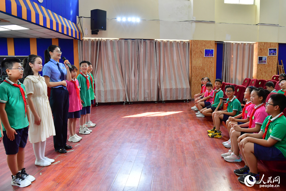 檢察官為學生們上“開學第一課”。人民網記者 時雨攝