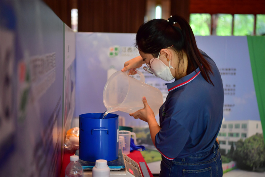 建筑行業工作人員正在進行技能大比武。人民網記者 時雨攝