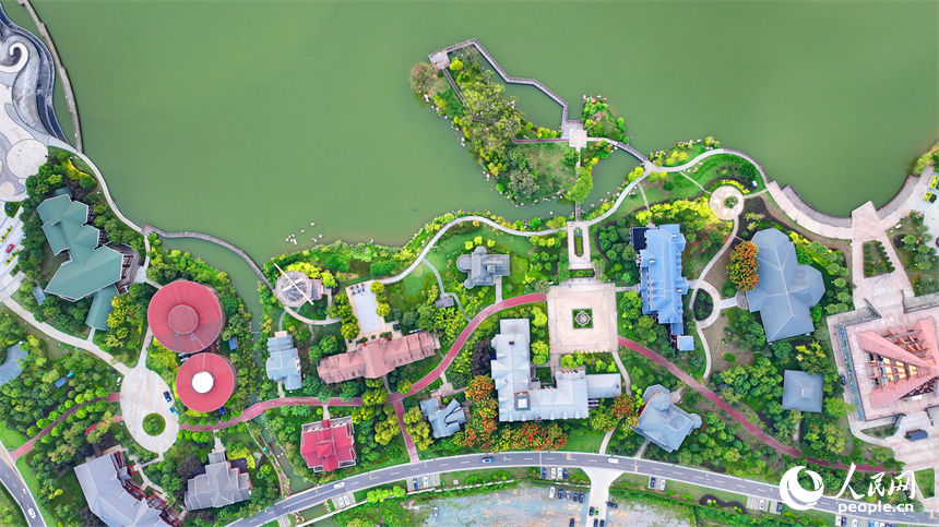 秋日里的南康家居小鎮景色美不勝收。人民網 朱海鵬攝