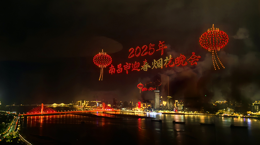 現場無人機表演。李花梅攝