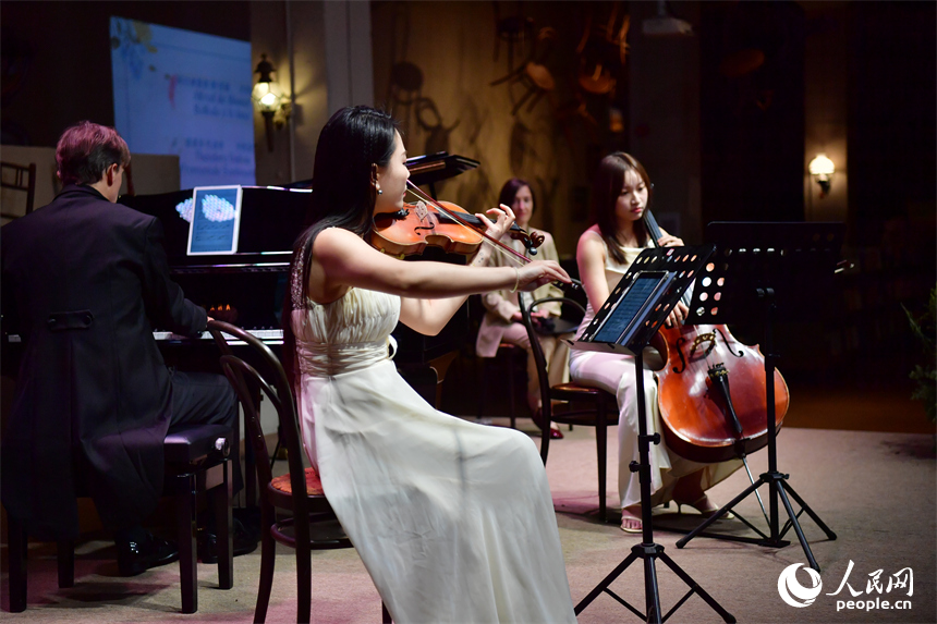 江西南昌：書店樂聲陣陣 文創活動引客來