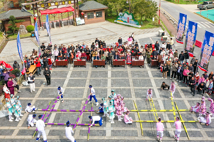 江西省武寧縣舉行“三月三”民俗文化活動，圖為活動現場。將德行攝