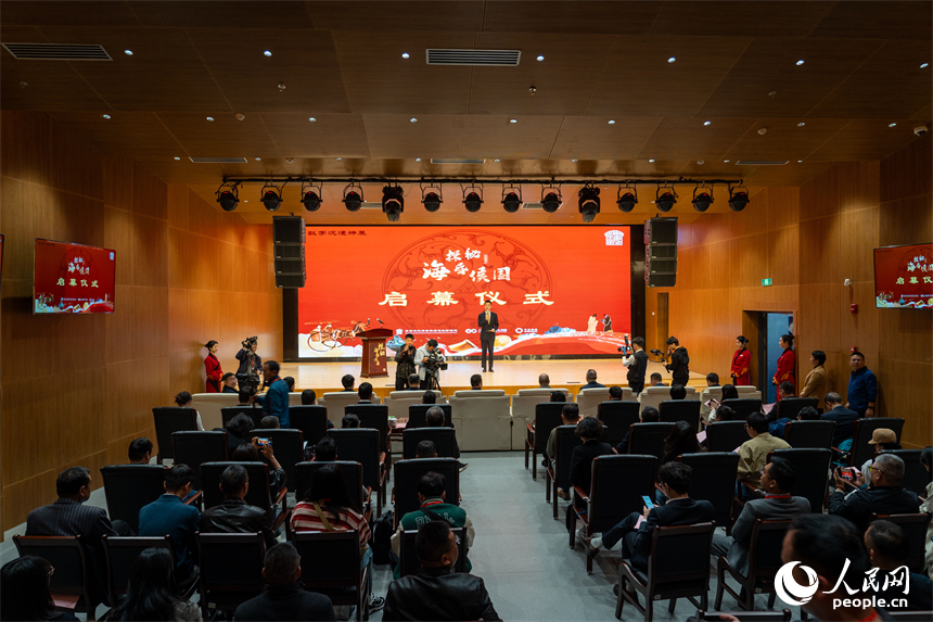 《探秘?；韬顕窋底殖两卣箚⒛粌x式。人民網 龍楚良攝