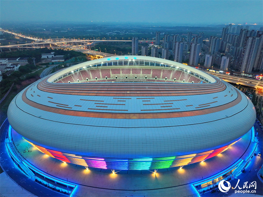 贛州市全民健身中心一期正式投入試運營并舉辦市民開放日活動。人民網 朱海鵬攝