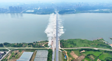 江西新干：贛江大橋老橋順利拆除