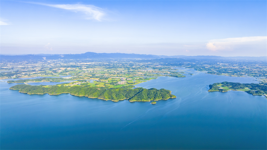 7月1日，江豚灣水生生物保護基地風景如畫。李學華攝
