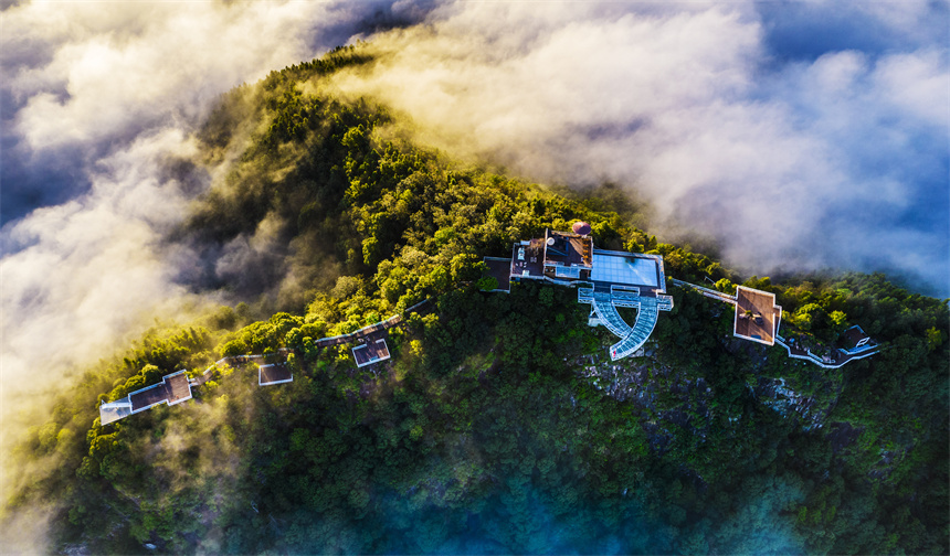 云霧繚繞，美不勝收。