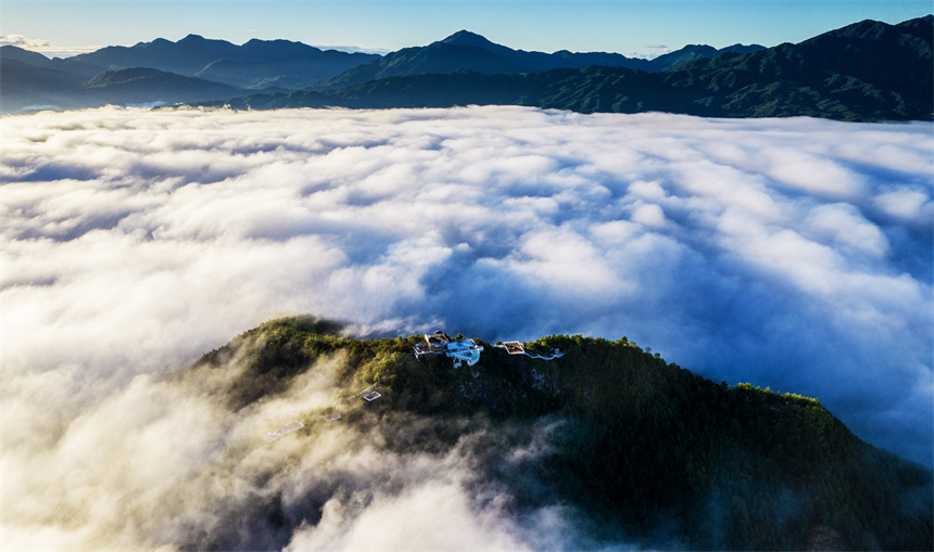 云霧繚繞，美不勝收。