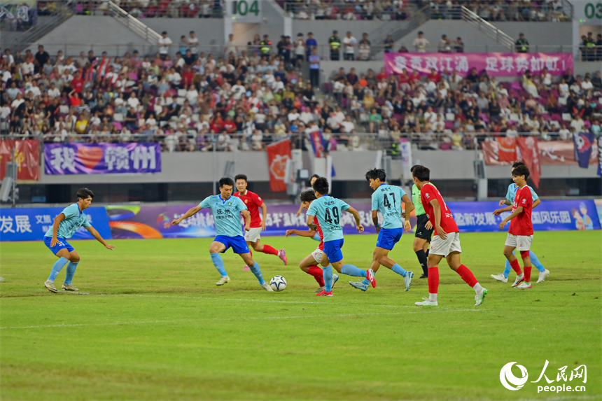 比賽精彩瞬間。人民網 朱海鵬攝