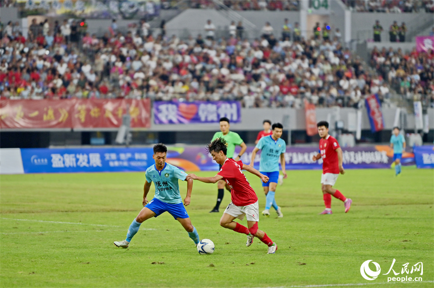 比賽精彩瞬間。人民網 朱海鵬攝