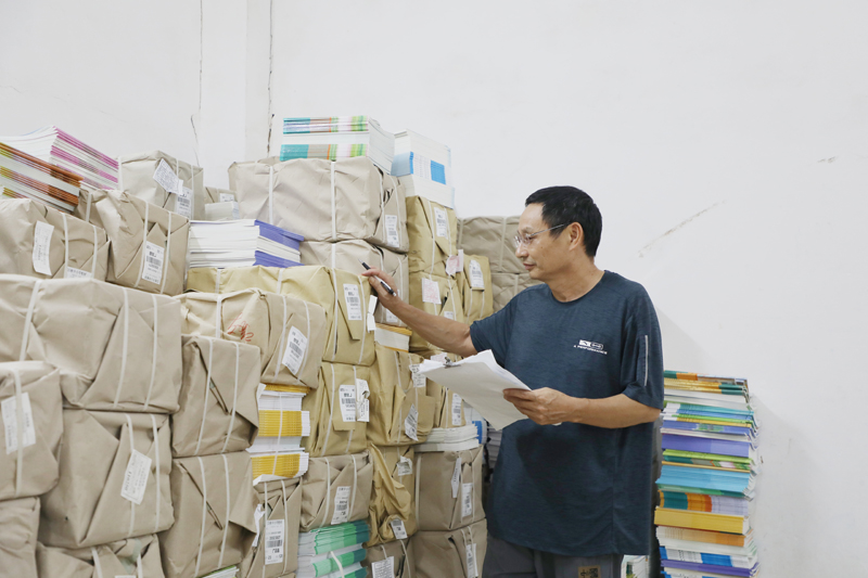 全力投入秋季教材保障工作。胡媛攝