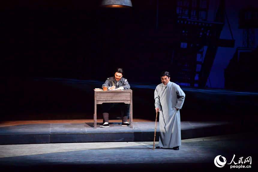 新編弋陽腔《可愛的中國》在贛劇院大劇場盛大首演。人民網記者 時雨攝