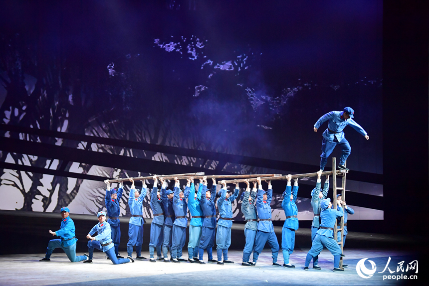 新編弋陽腔《可愛的中國》在贛劇院大劇場盛大首演。人民網記者 時雨攝