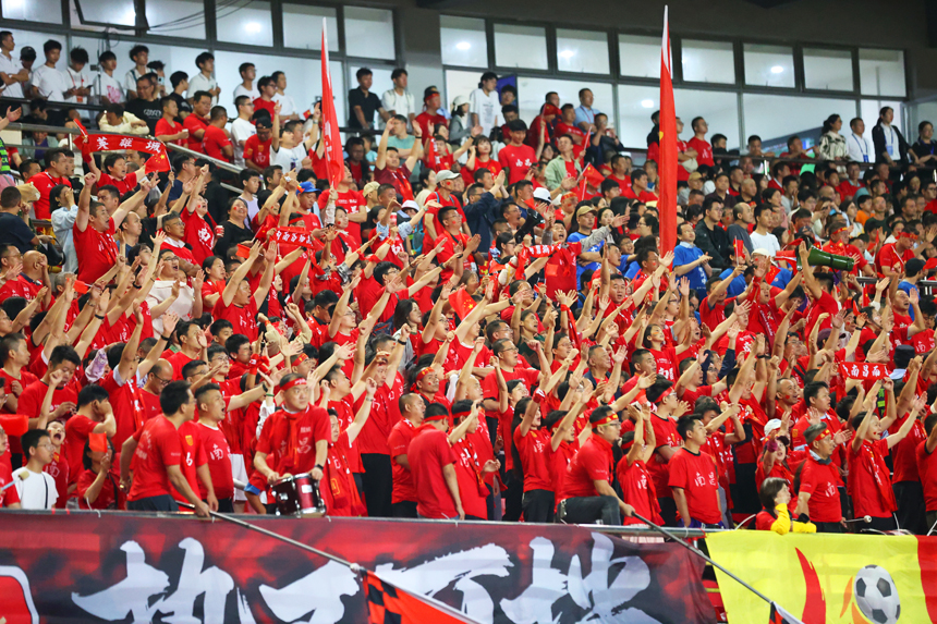 “贛超”淘汰賽第一回合在江西省奧林匹克體育中心打響。葉孟哲攝