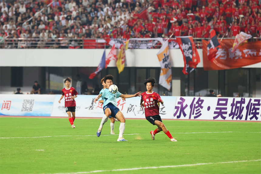 “贛超”淘汰賽第一回合在江西省奧林匹克體育中心打響。葉孟哲攝