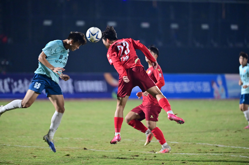 決賽首回合的精彩瞬間。劉勇攝