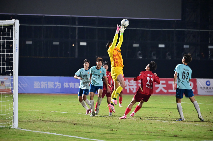 決賽首回合的精彩瞬間。劉勇攝