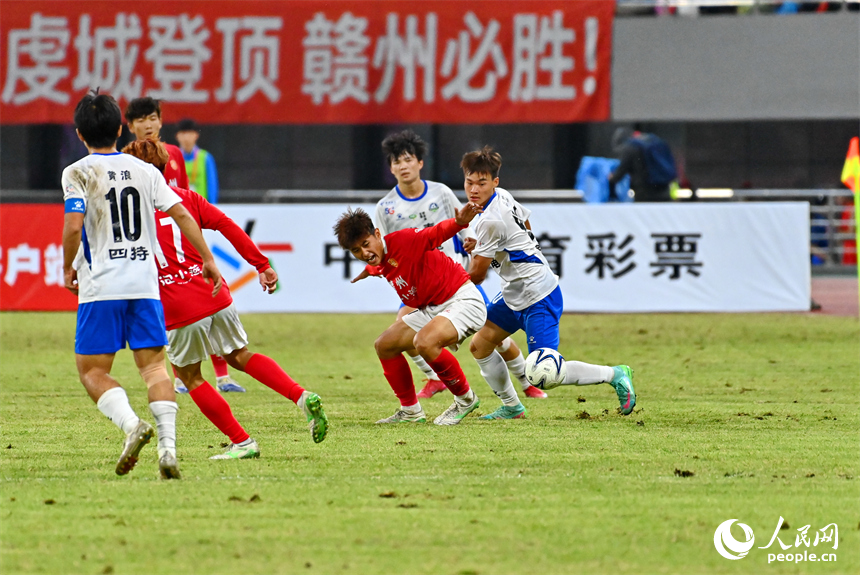 比賽精彩瞬間。人民網 朱海鵬攝