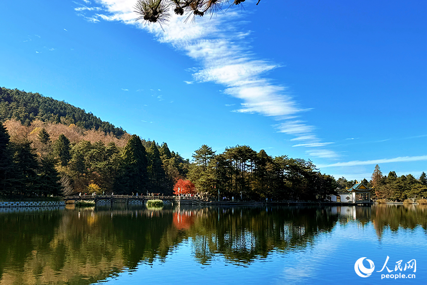 江西省廬山市廬山風景區如琴湖的迷人風景。人民網記者 邱燁攝